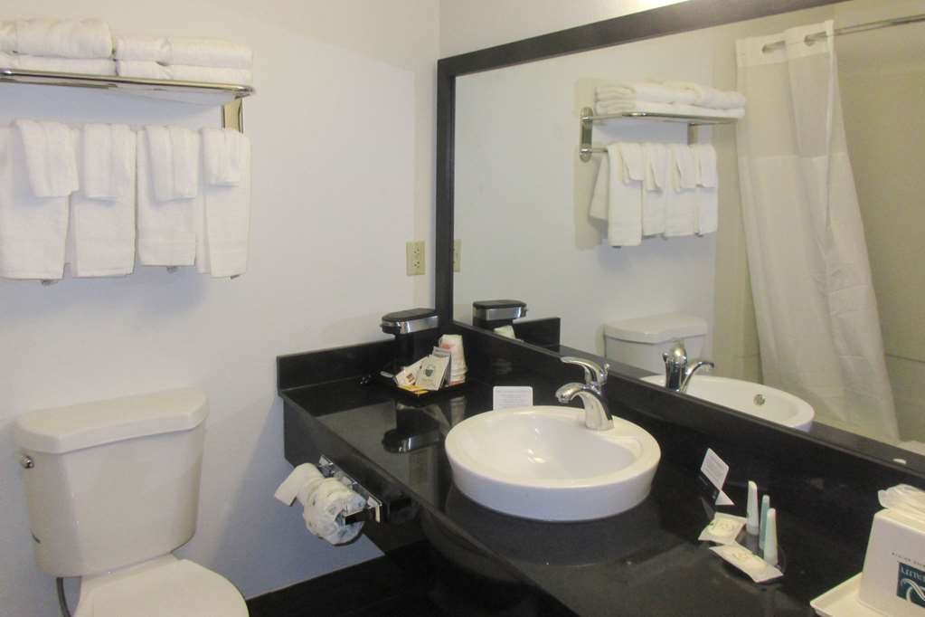 Quality Inn Coraopolis Номер фото