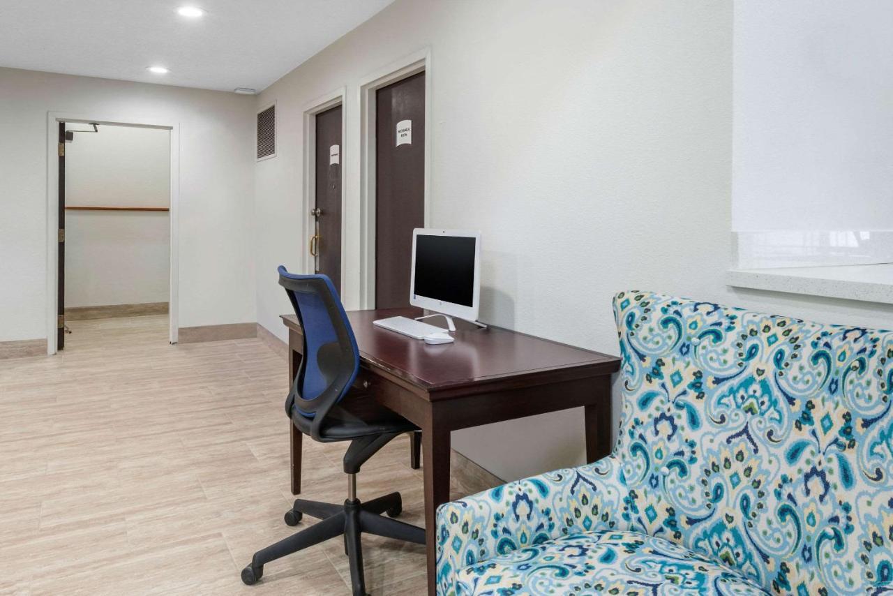 Quality Inn Coraopolis Екстер'єр фото